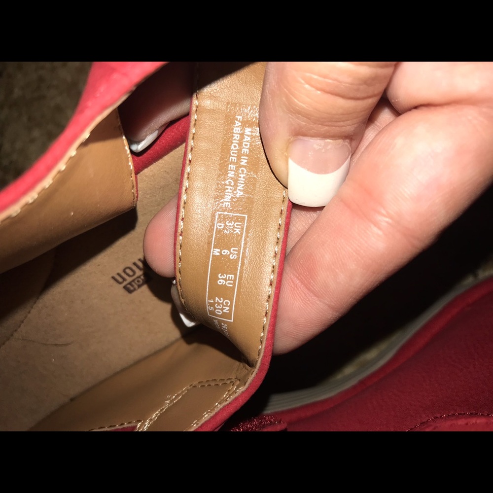 Clarks! - Picture 4 of 5